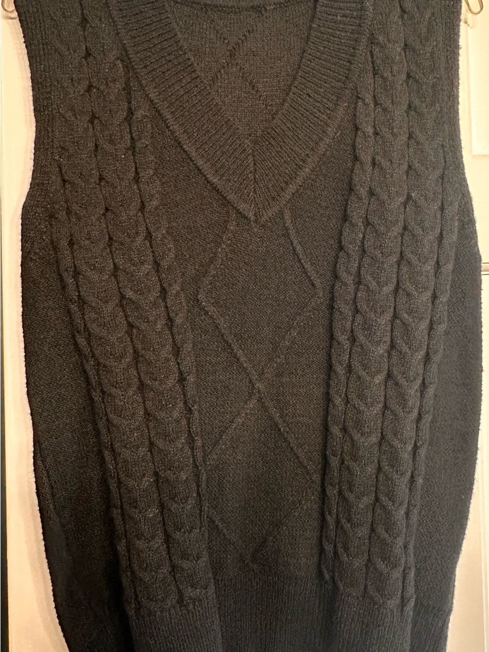Womenβs black slouchy vest. Super soft and comfortable.